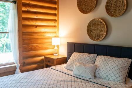 Monterey Cozy 2 Bedroom Cabin Nestled In Wooded Hideaway מראה חיצוני תמונה