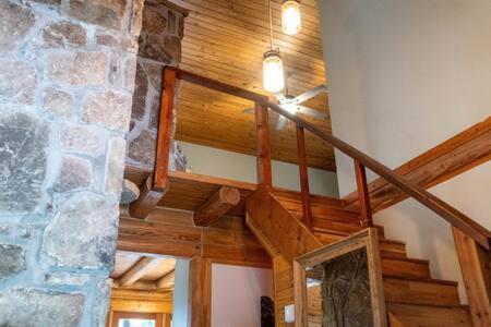 Monterey Cozy 2 Bedroom Cabin Nestled In Wooded Hideaway מראה חיצוני תמונה